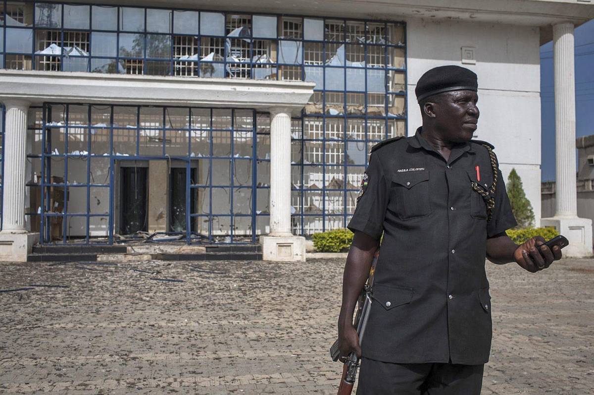Nigeria, un ufficiale di polizia a Saminaka