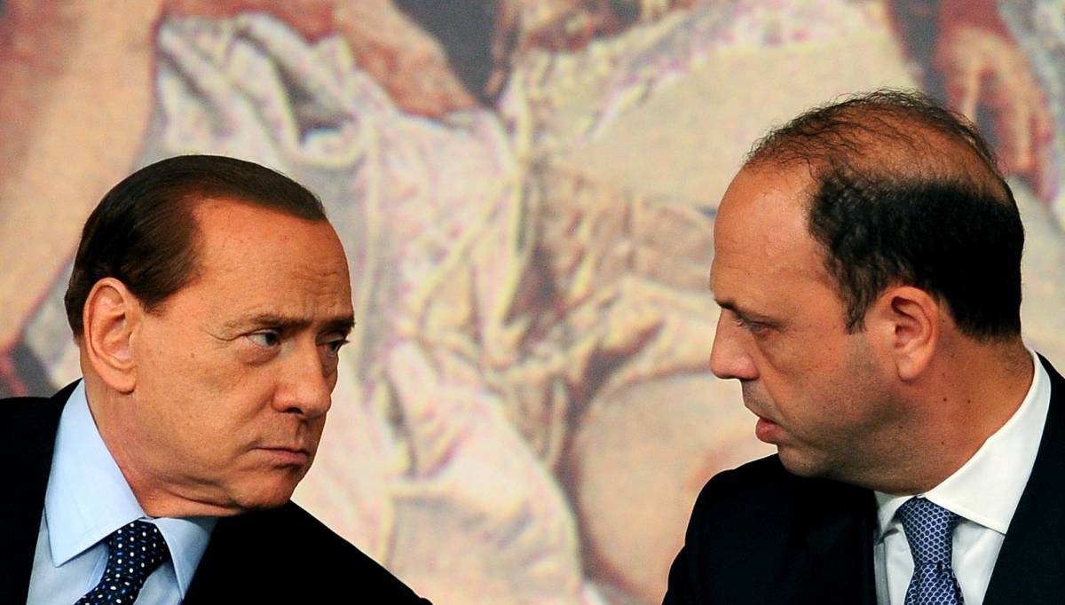 Berlusconi fa votare la fiducia ma gli scissionisti vogliono la spaccatura