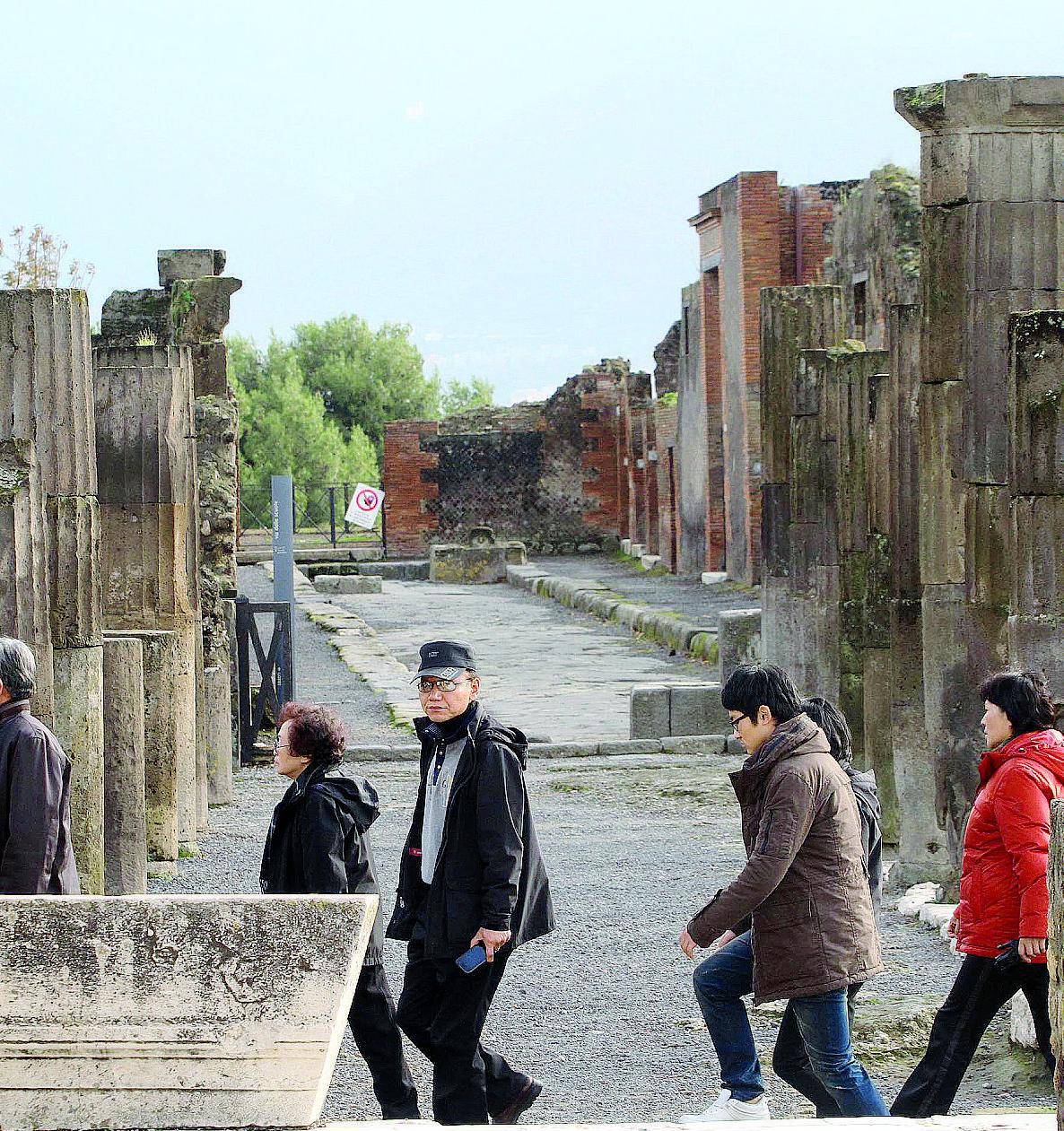 Altro crollo a Pompei, sospetti sui custodi