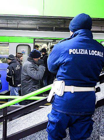 Ladri in fuga nelle gallerie Bloccata a Duomo la linea 1