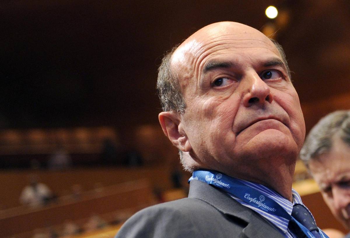 Pier Luigi Bersani durante l'assemblea annuale di Confartigianato