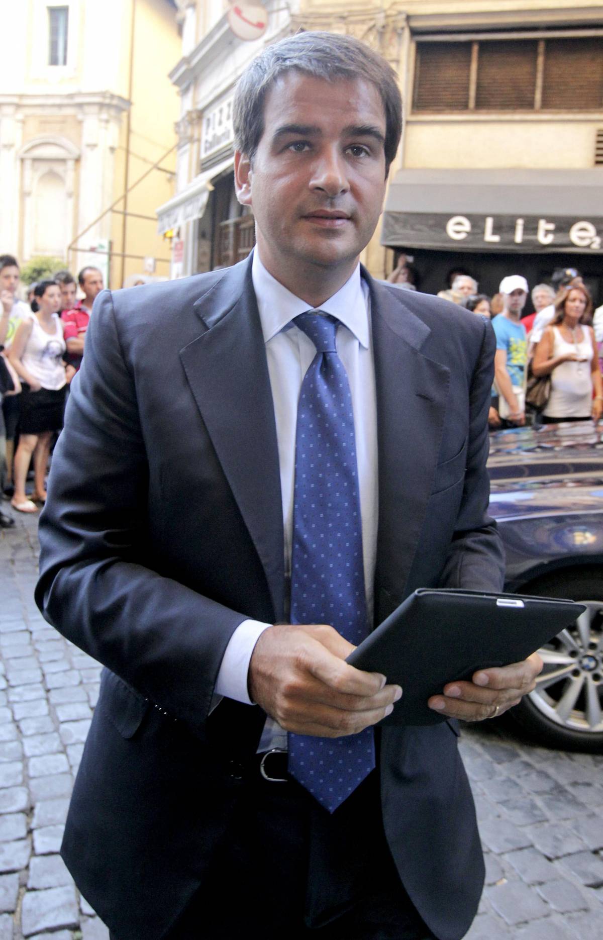 Fitto: "Il leader resta Berlusconi. Ora azzeriamo i vertici del Pdl"