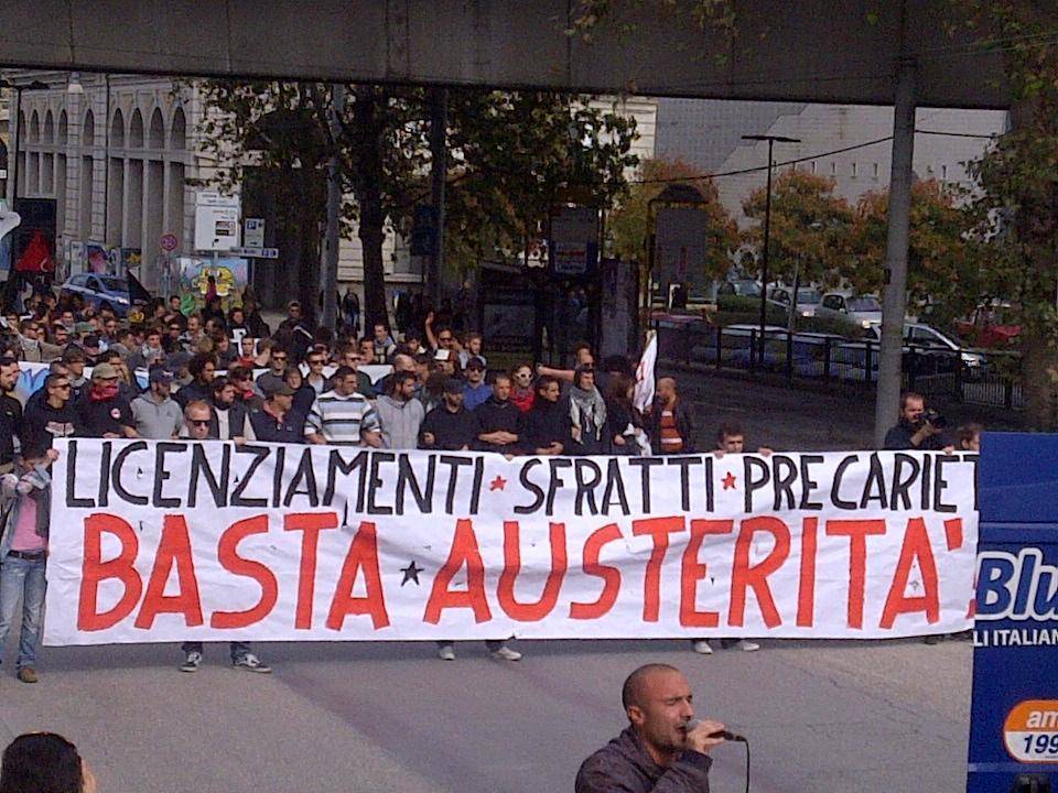 Ancona, Letta contestato. Manifestante ferito durante gli scontri