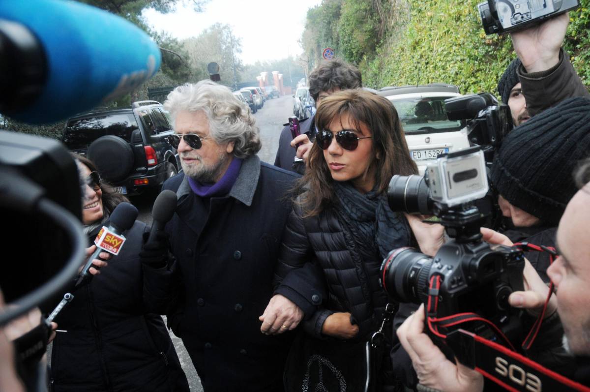 Beppe Grillo con la moglie di origine iraniana Parvin Tadjkarriva