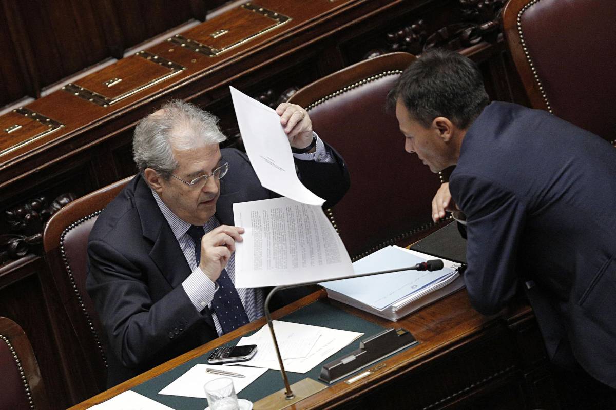 Il ministro dell'Economia Fabrizio Saccomanni col viceministro Stefano Fassina