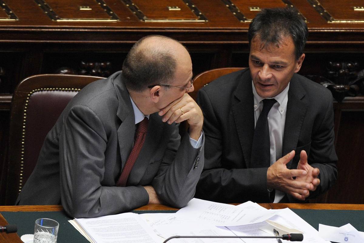 Il premier Enrico Letta con il viceministro dell'Economia Stefano Fassina