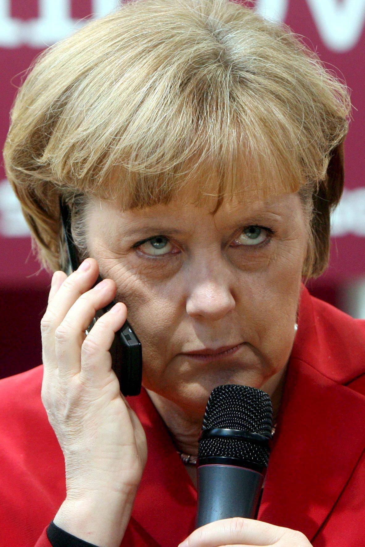 Lo Spiegel: gli Stati Uniti spiano la Merkel dal 2002
