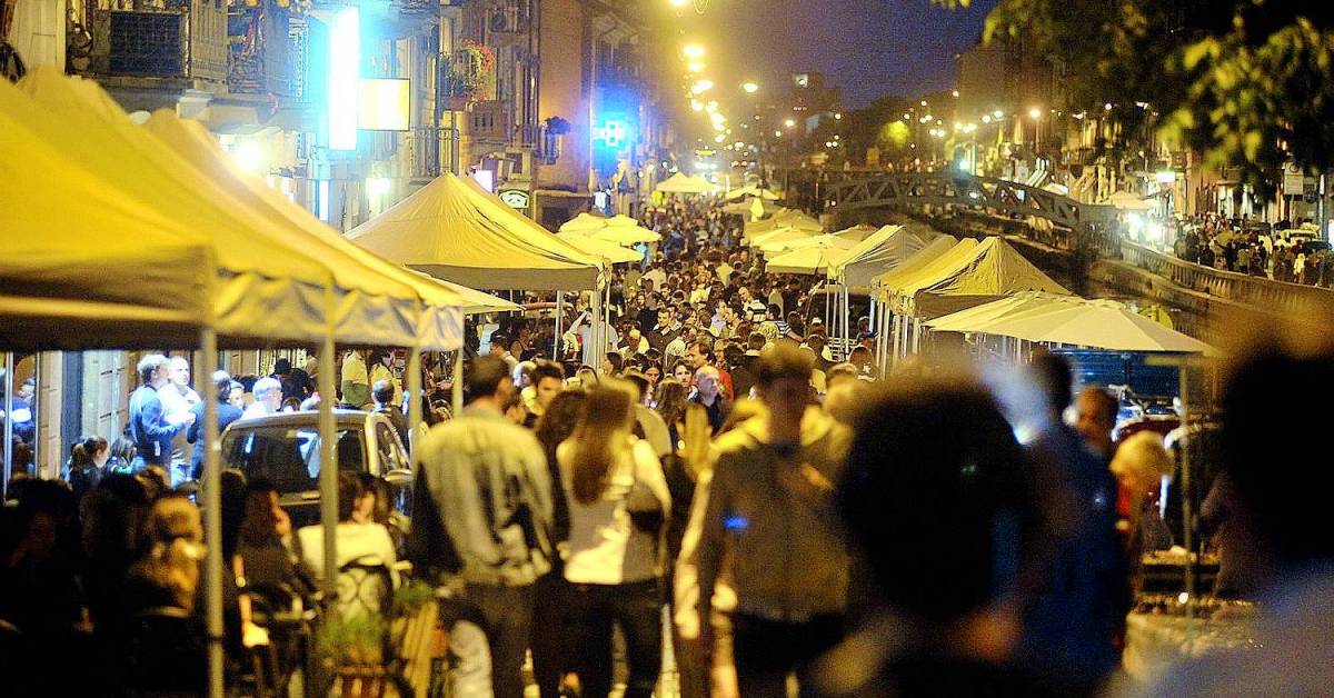 Addio alle ordinanze: dall'Arco ai Navigli torna movida selvaggia