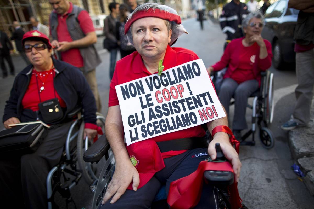 Medico malato di Sla muore a Roma dopo un presidio di protesta e incontro col governo