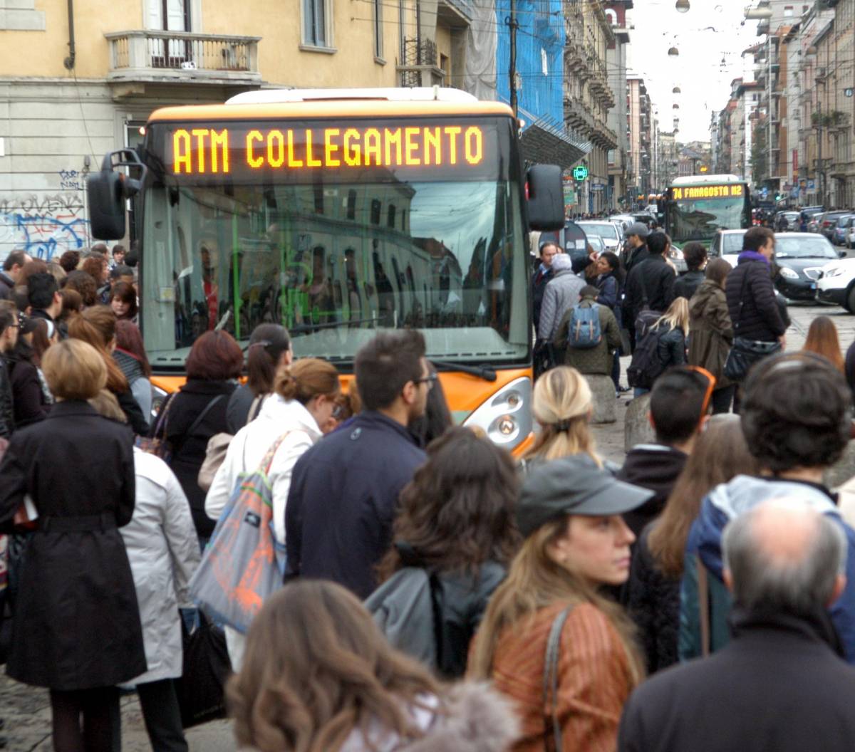 Scioperi, cortei e metrò bloccata: Milano nel caos