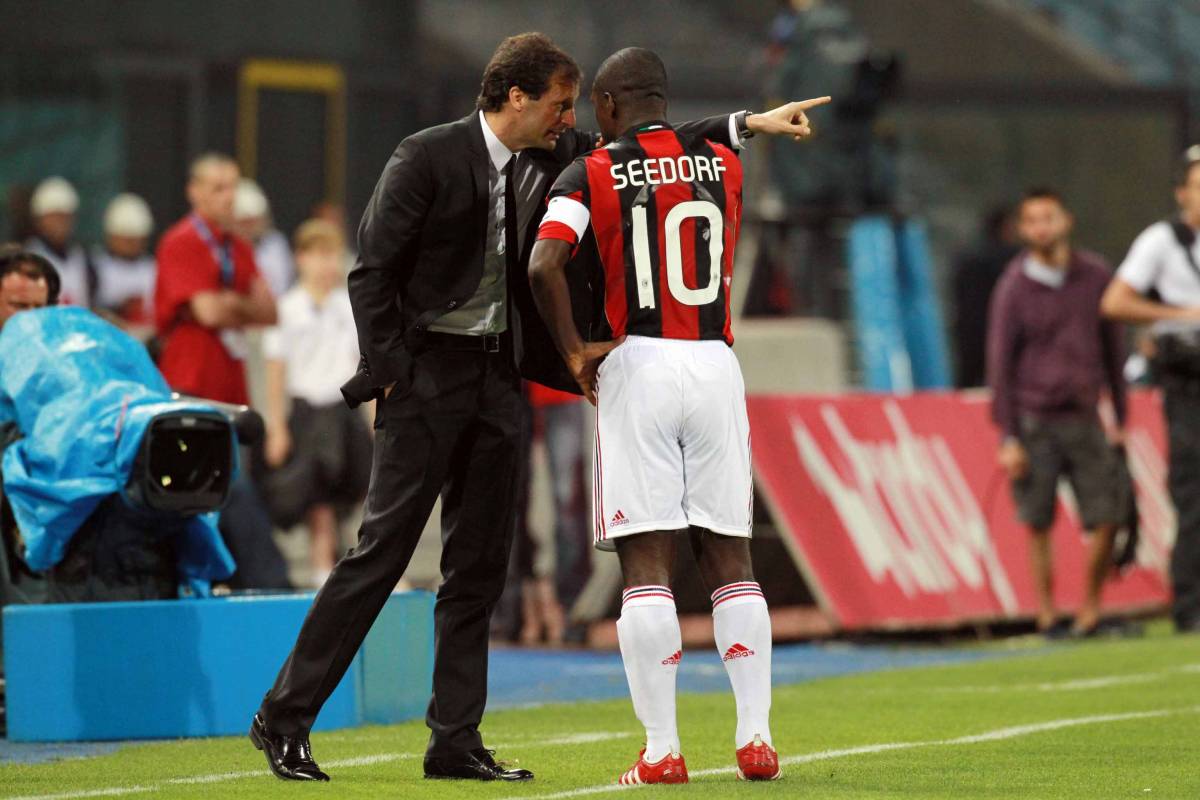 L'allenatore del Milan Massimiliano Allegri col centrocampista olandese Clarence Seedorf