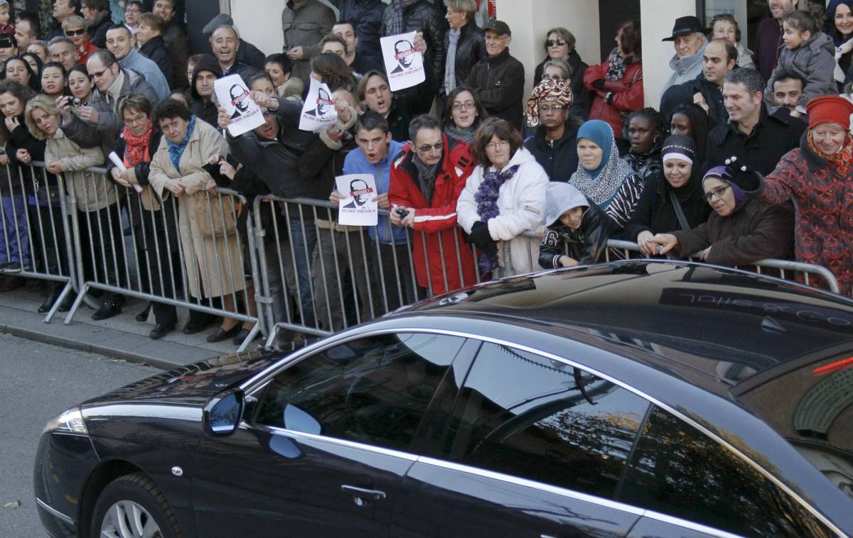 Parigi, proteste anti-Hollande. 70 in arresto per gli scontri