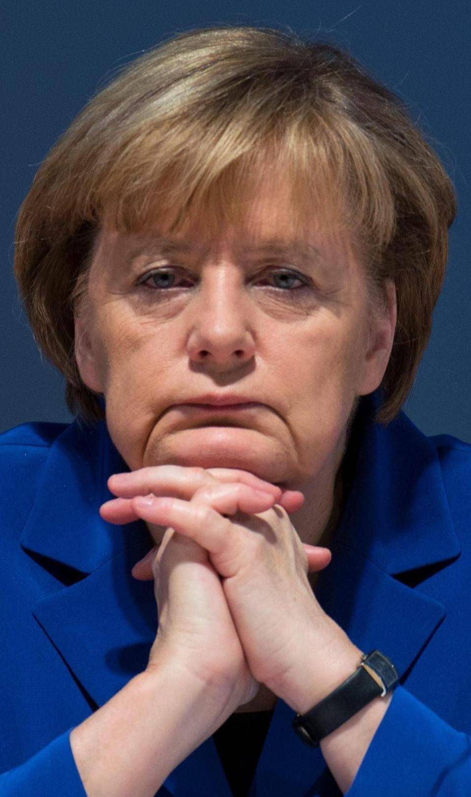 La Merkel: "Prelievo forzoso nei Paesi a rischio default"
