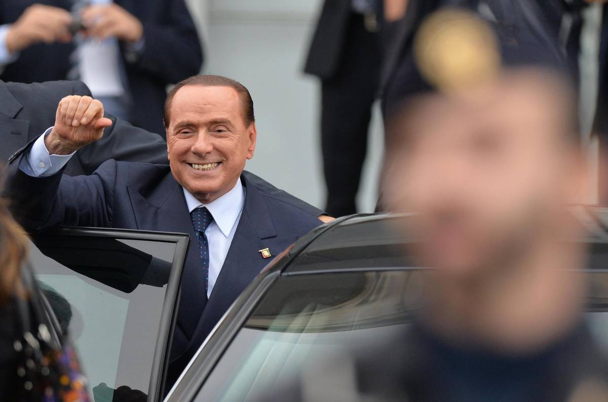 Forza Italia, Berlusconi: "Dolore per lo strappo di Alfano Non si può stare con chi mi vuole far fuori"