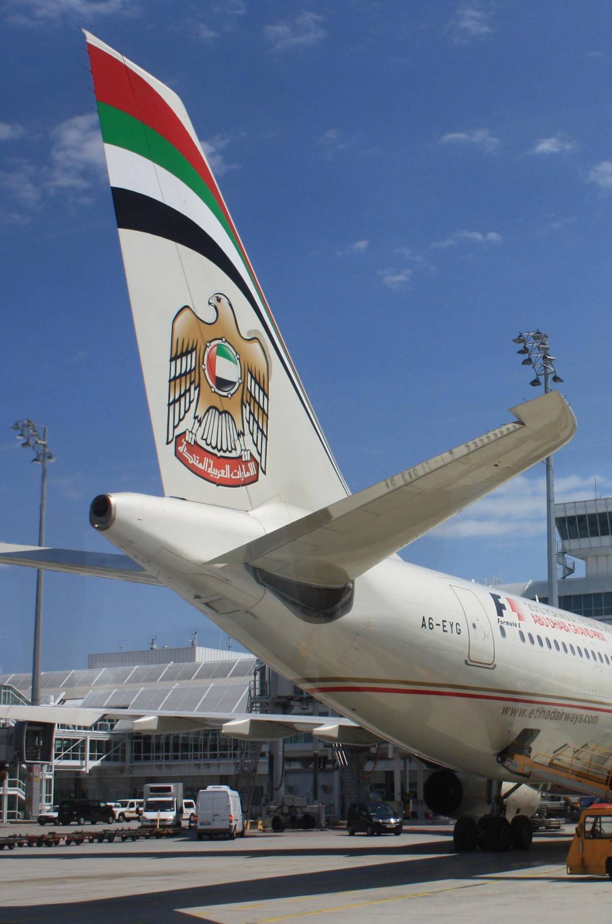 Emirates ed Etihad alla riscossa:  in arrivo 300 nuovi Airbus e Boeing