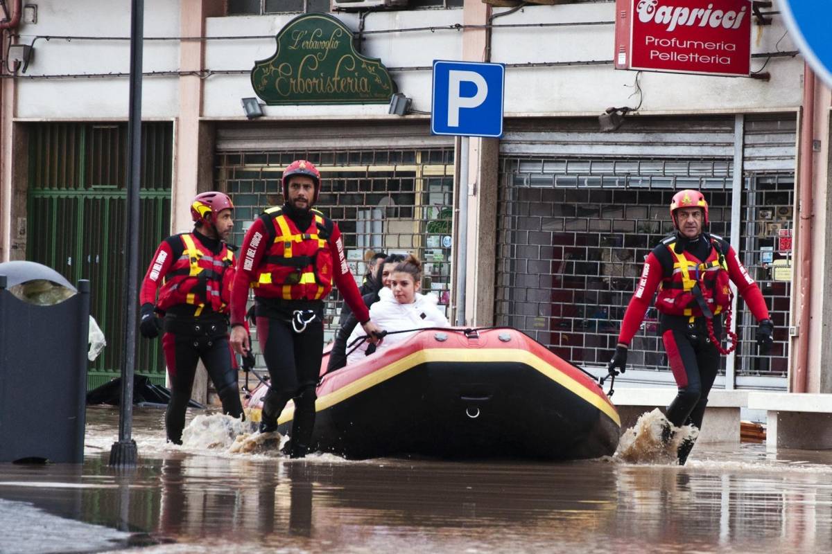 La tempesta devasta la Sardegna: 16 morti, devastazioni e dispersi