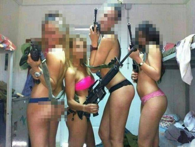 No alle donne sexy nell'esercito Danneggiano l'immagine Meglio brutte ma competenti