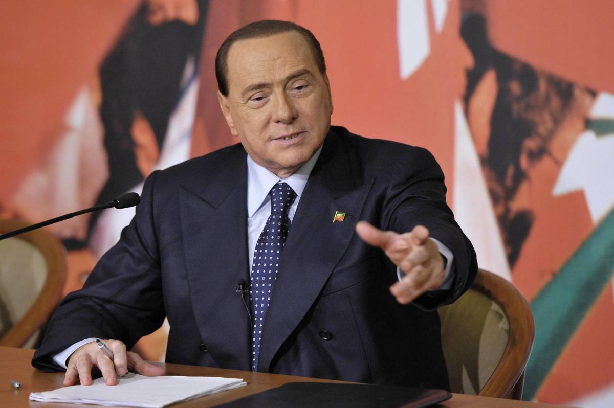 Silvio Berlusconi presenta le nuove carte sul processo Mediaset