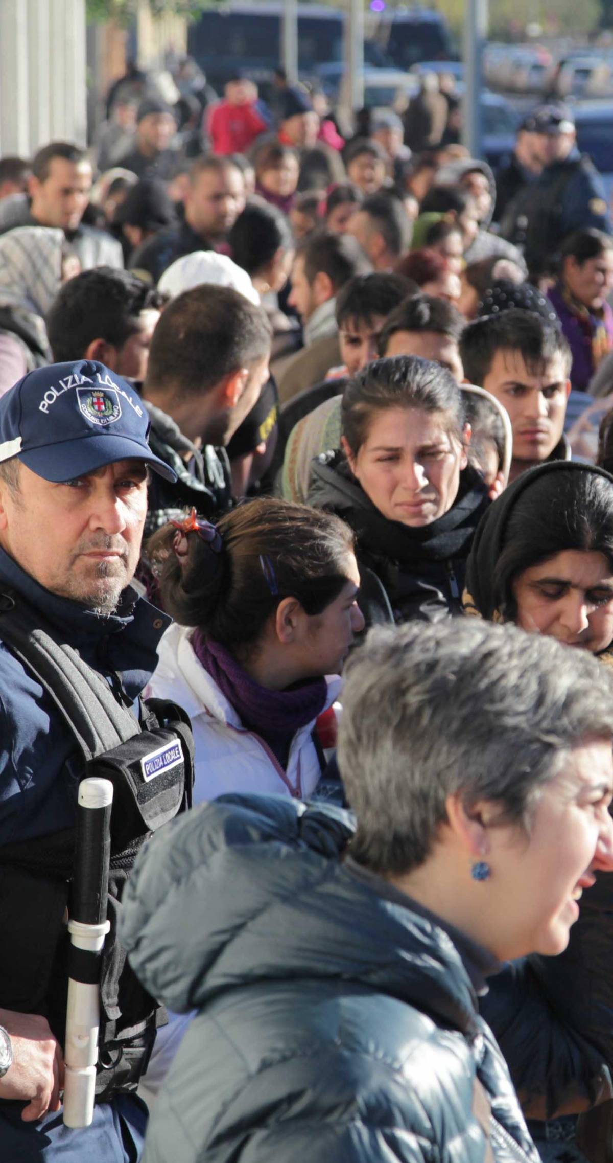 I rom sfrattati occupano una cascina