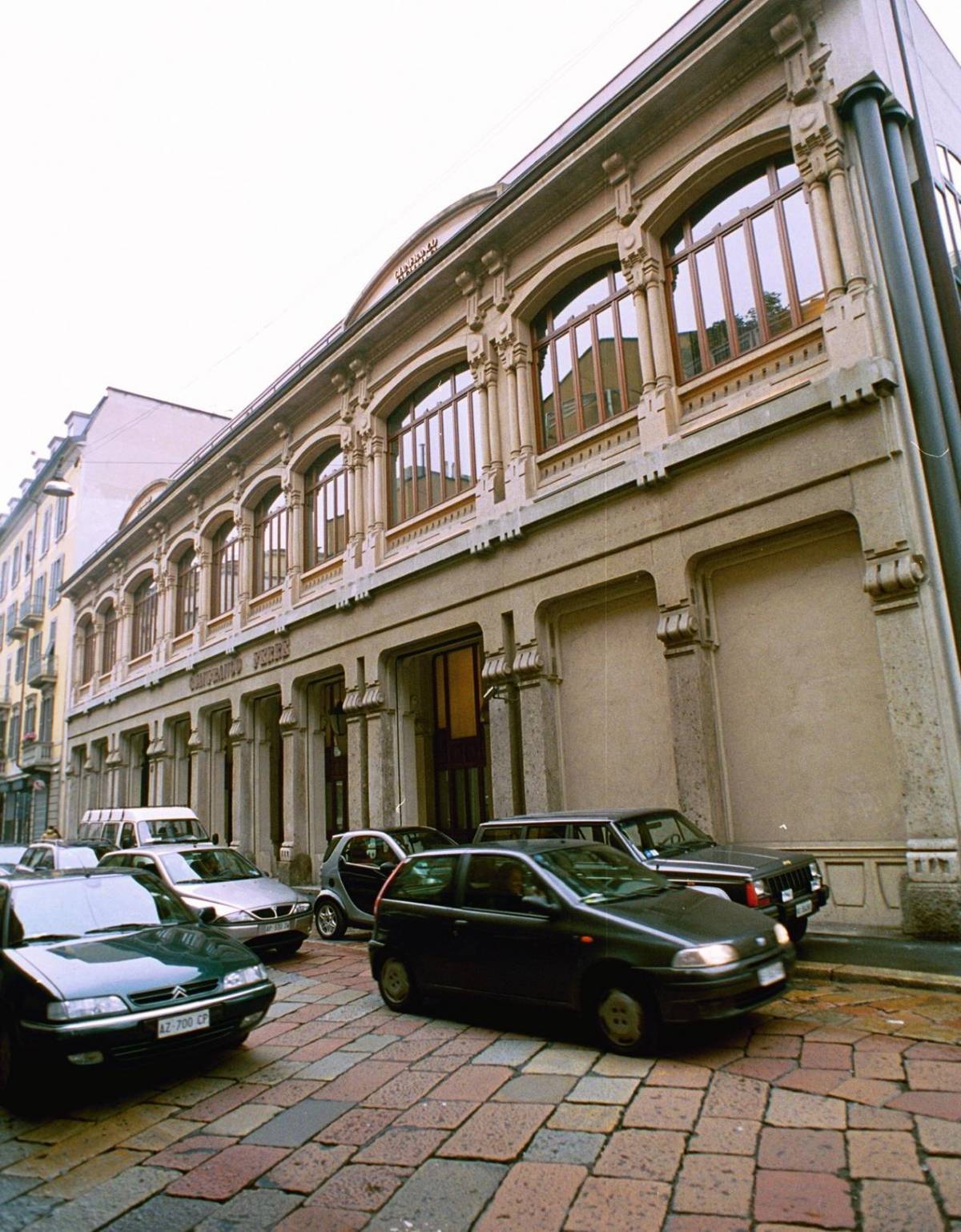 Il palazzo di via Pontaccio passa da Ferrè a Kiton