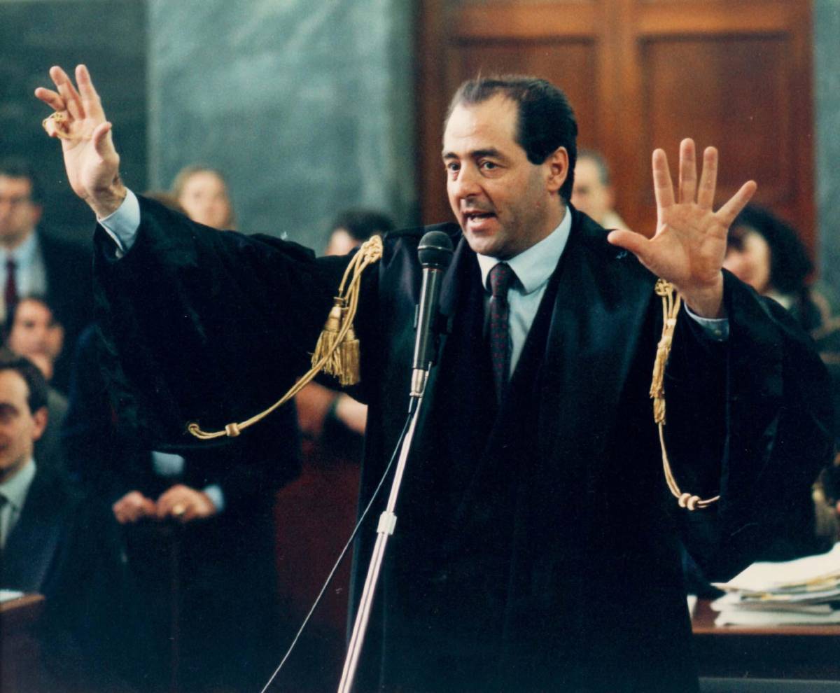 Antonio Di Pietro durante un'udienza in Tribunale