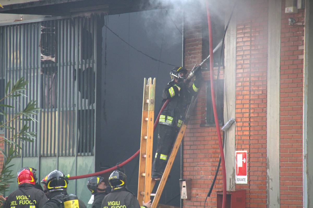 Incendio in una fabbrica a Prato. Sette vittime tra gli operai cinesi