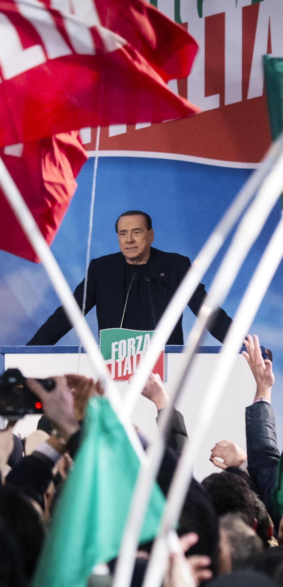 Berlusconi detta l'agenda: "Governo di scopo, poi il voto"