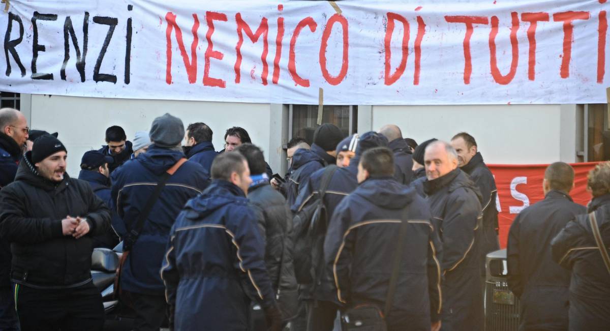 Firenze, autisti bus contro Renzi: "Bugiardo"
