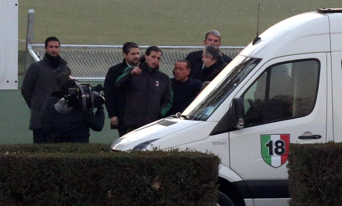 Berlusconi vola a Milanello e consiglia Balotelli: "Gioca vicino alla porta"