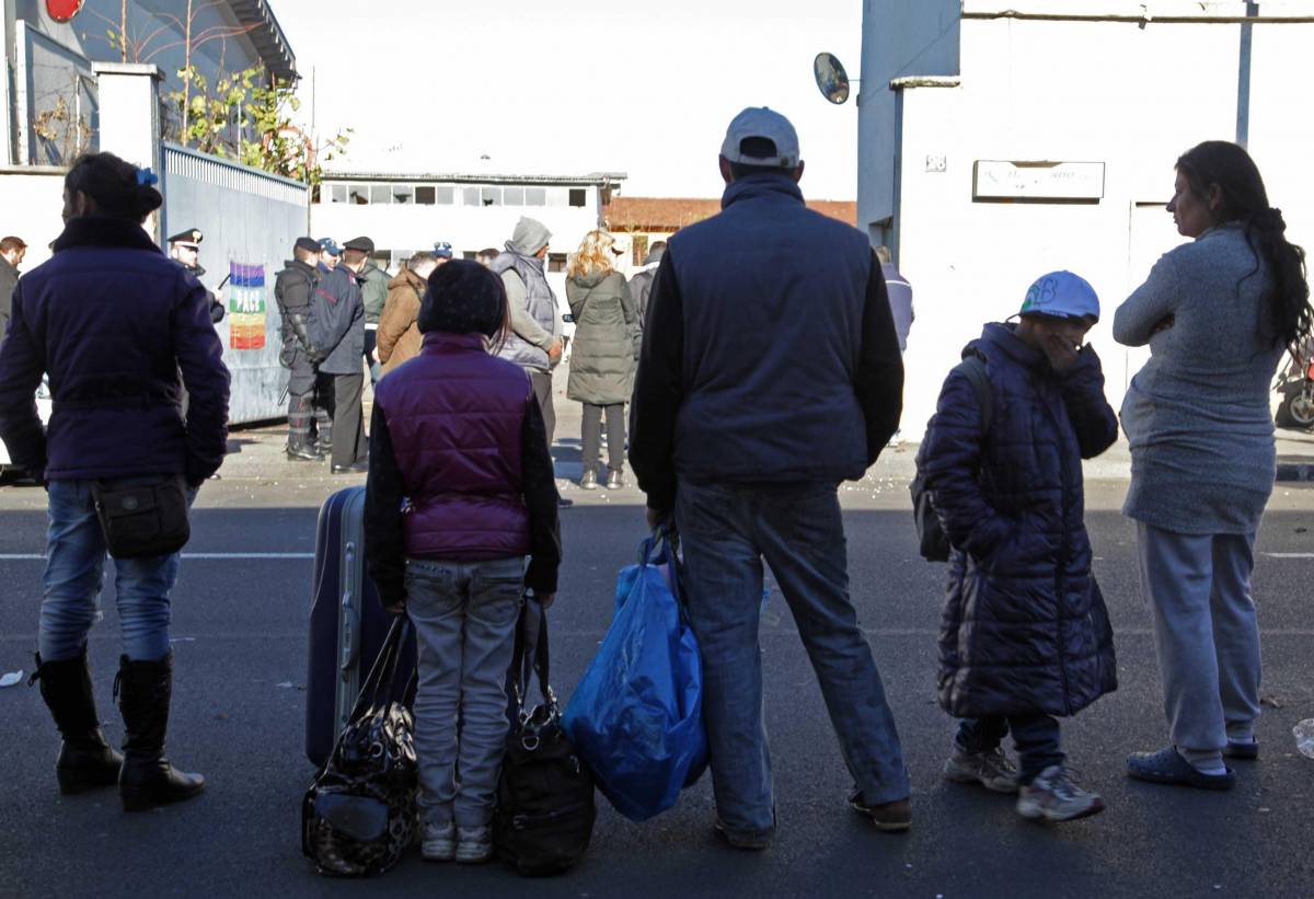 Cacciati in novembre i rom fanno 100 metri e occupano il Ghisallo