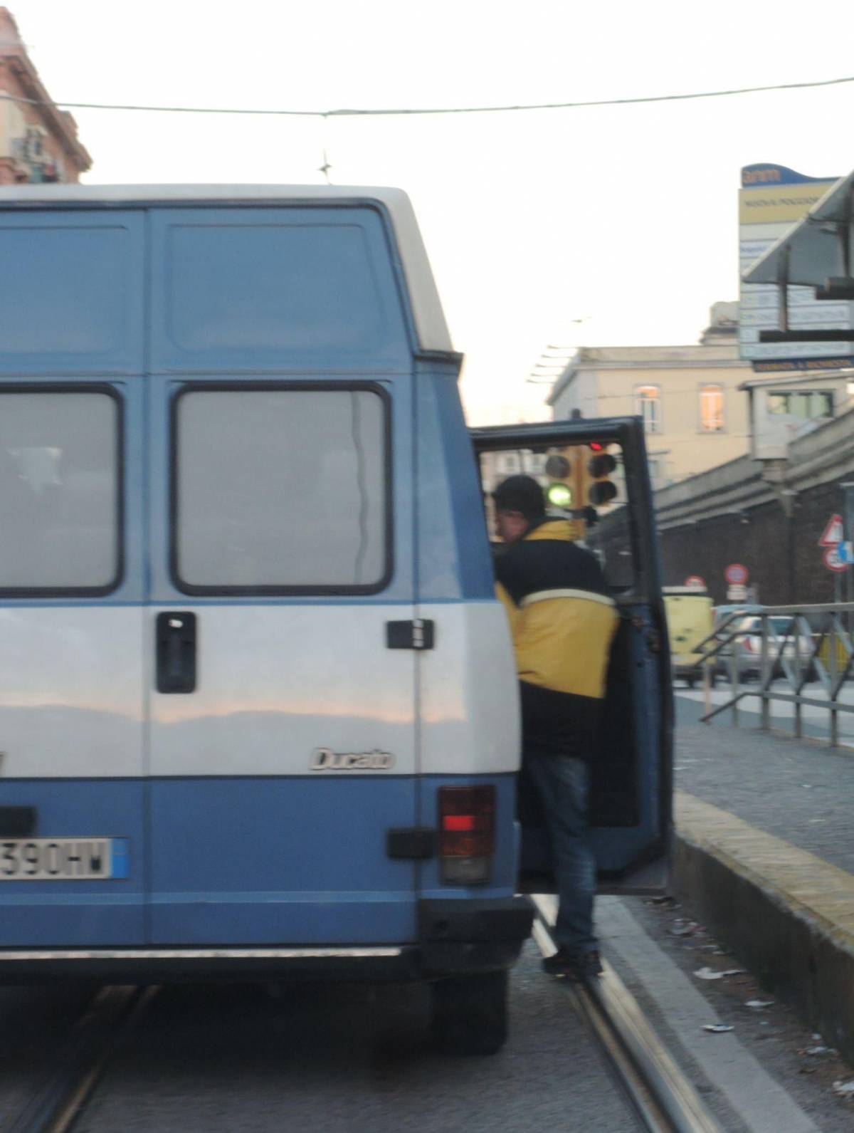 A Napoli trionfa il "nero" anche i bus sono abusivi