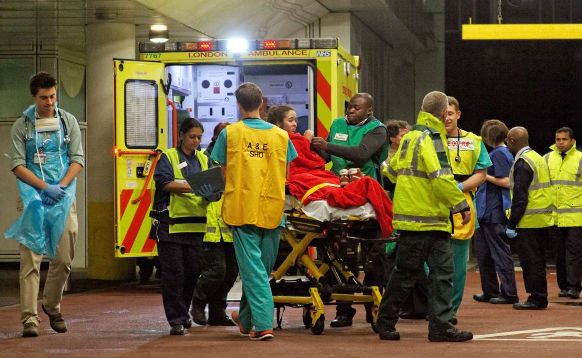 Crolla il tetto del teatro Oltre 80 feriti a Londra