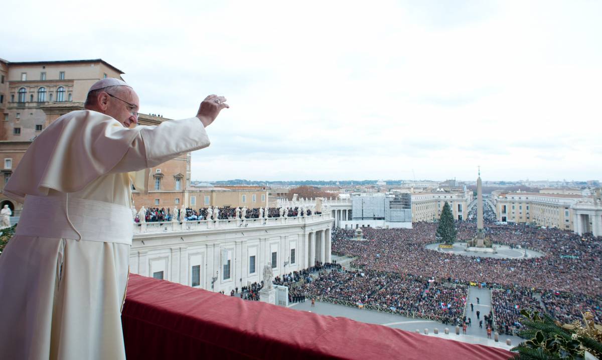 Migranti, il Papa ai governanti: "È bello quando aprite le porte"