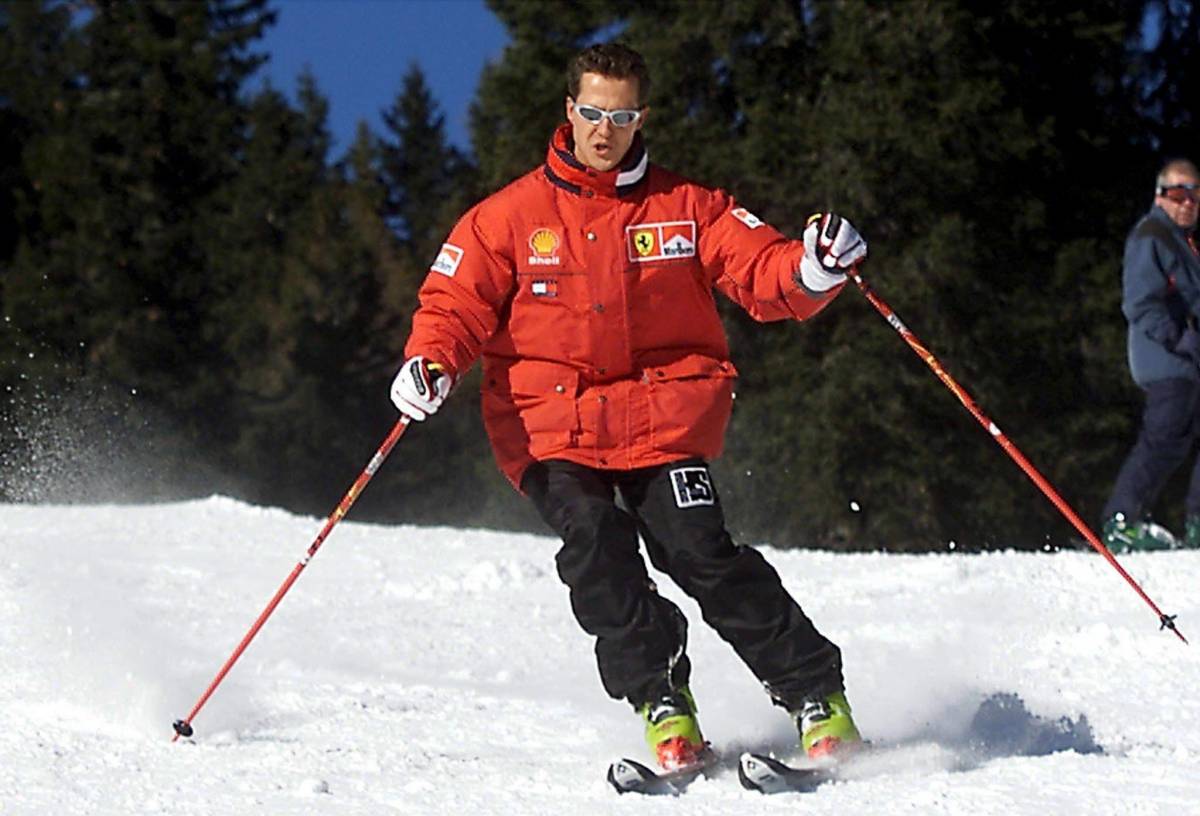 L'ex pilota Michael Schumacher sulle piste da sci