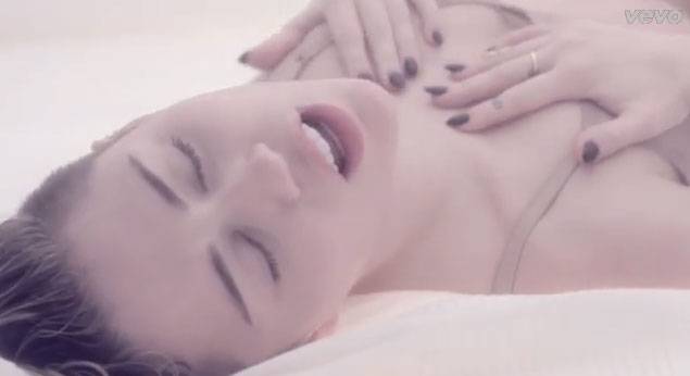 Miley Cyrus, autoerotismo nell'ultimo video scandalo