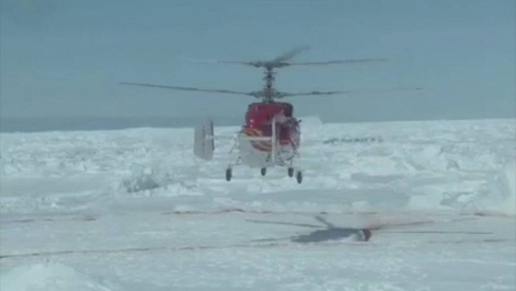 Antartide, evacuati uomi a bordo della nave bloccata dai ghiacci