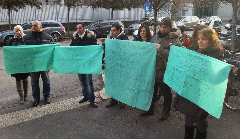 Niente convenzione: senza lavoro 50 persone nel MilaneseCroce Rossa, sit in anti privatizzazione