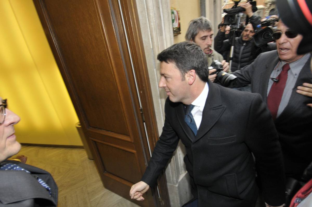Renzi: sintonia col Cav. E si prepara alla guerra con i dissidenti del Pd