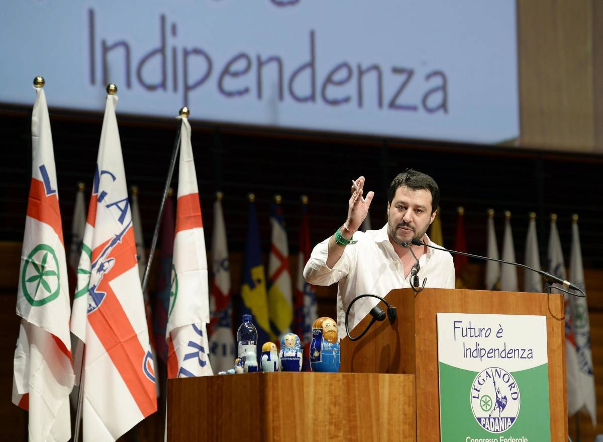 Salvini avverte Renzi: "Se mette un'altra tassa andiamo a Roma coi bastoni"