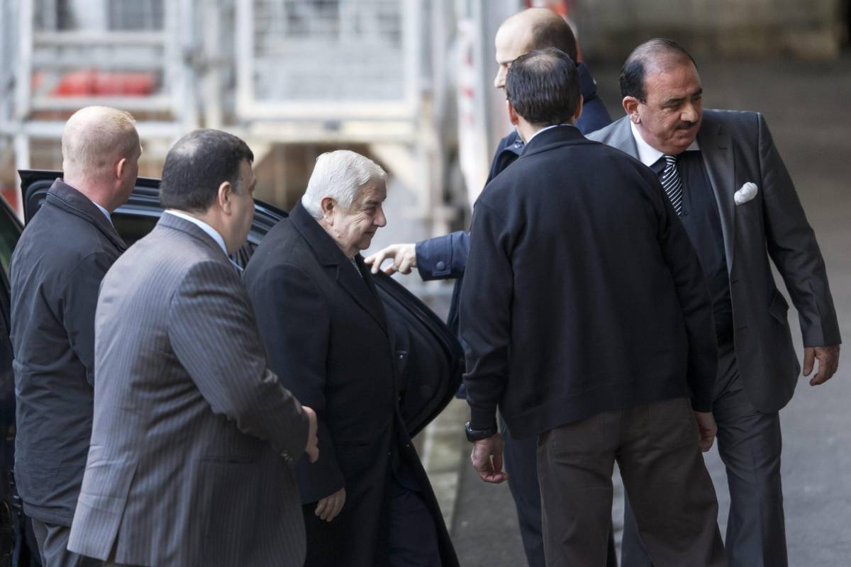 Il ministro degli Esteri Walid al-Moualem arriva a Ginevra