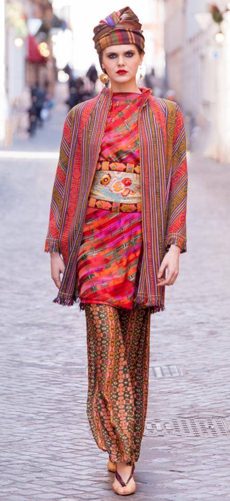 E la moda porta l'arcobaleno in passerellaAlla ribalta pure le nuove leve: piacciono i modelli minimal di San Andrès
