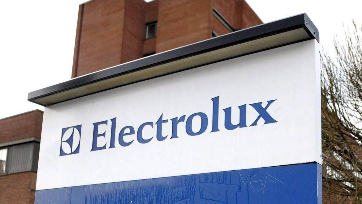 La proposta per salvare Electrolux: da 1.400 a 700 euro al mese