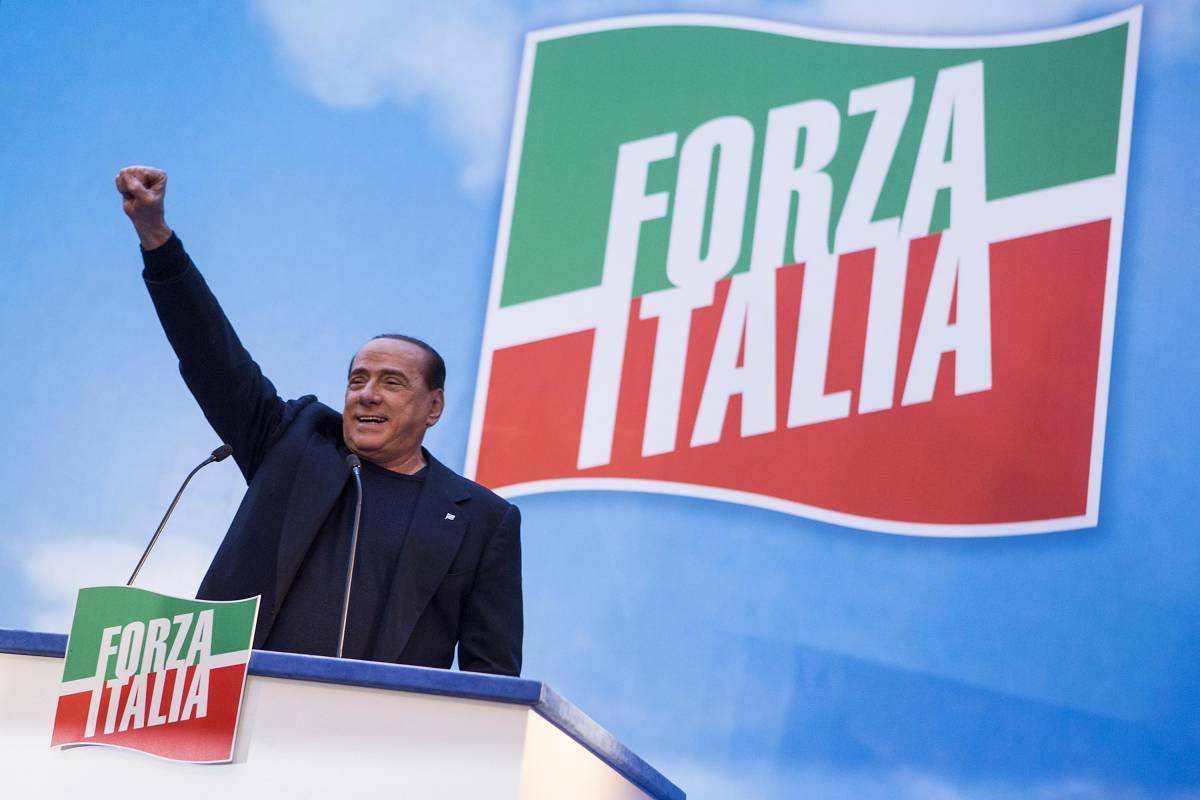 Berlusconi sorprende i suoi: nessun veto a Matteo premier