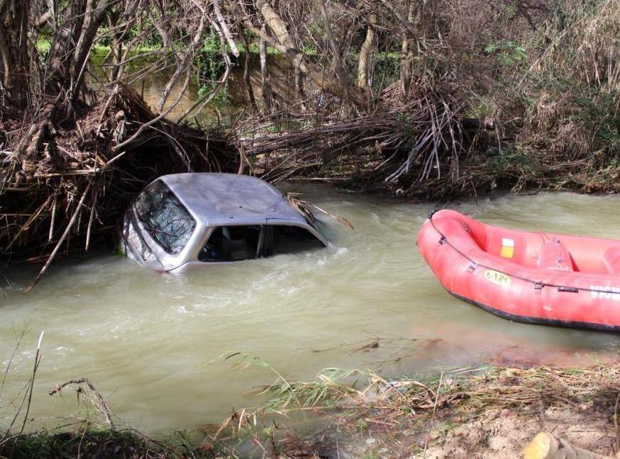 Bimba inghiottita dal torrente E a Fiumicino arriva l'esercito