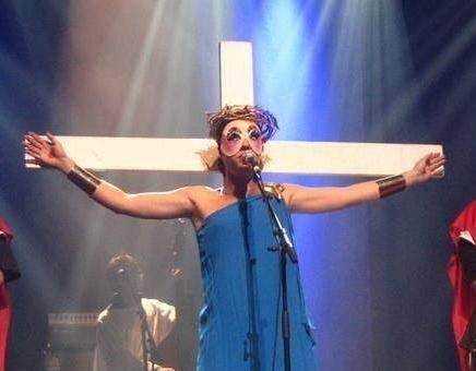 I Papaboys contro Rufus Il cantante di "Messiah Gay" ospite al Festival di Sanremo