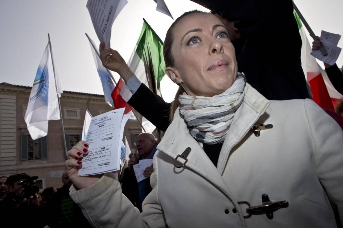 Fratelli d'Italia protesta contro Renzi davanti al Quirinale