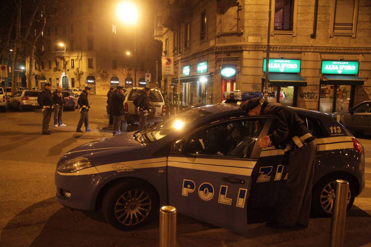 Tassista picchiato in strada, è molto grave. Aggressore in Questura