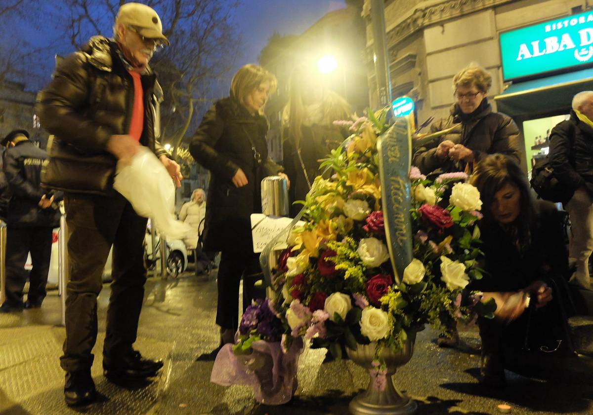 Fiori, lacrime e silenzio per il tassista ammazzato