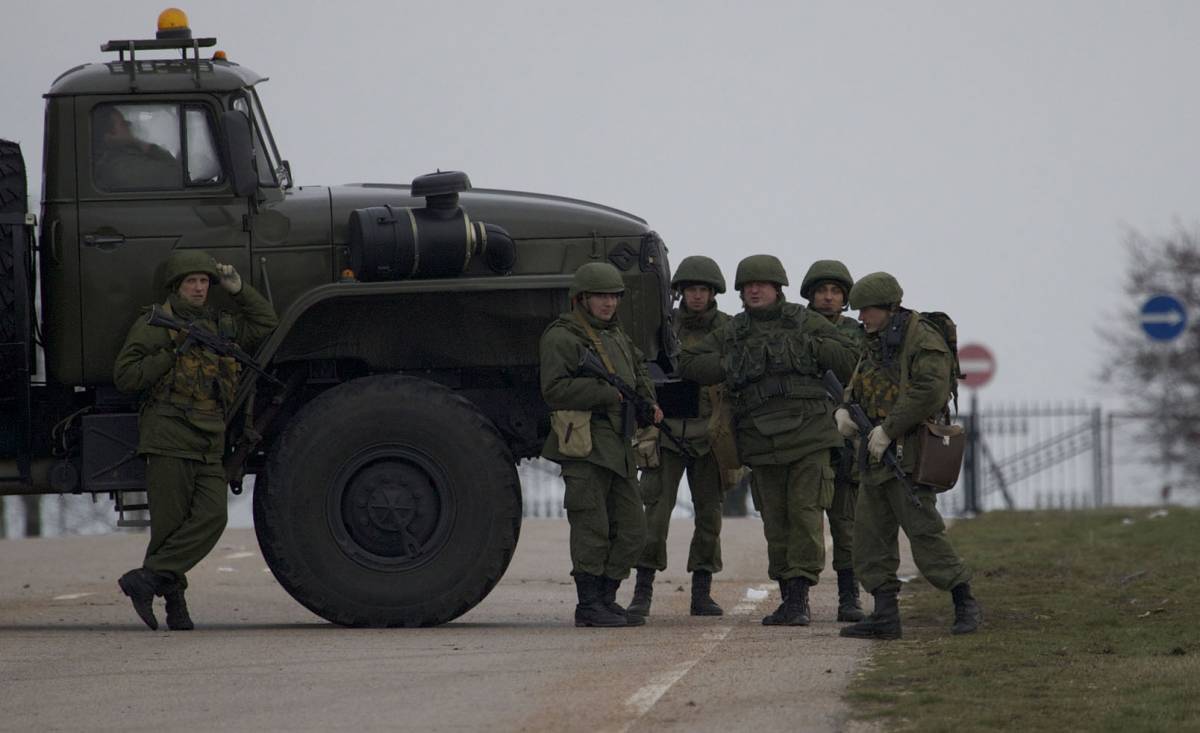 Blitz negli aeroporti «La Crimea invasa da aerei e parà russi»