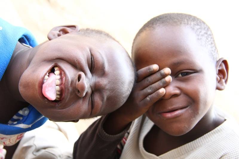 Il sorriso, indimenticabile e contagioso, dei bambini degli slum di Nairobi, Kenya...